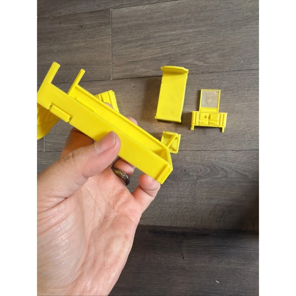 Vintage 6 Piece Liddle Kiddles Snap Happy Little Furniture Set Yellow Mattel